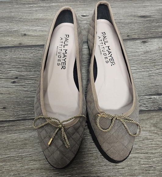 Paul Mayer Attitudes Suede Quilted Bow Flats Lug Sole Comfortable Minimalist - Picture 2 of 8
